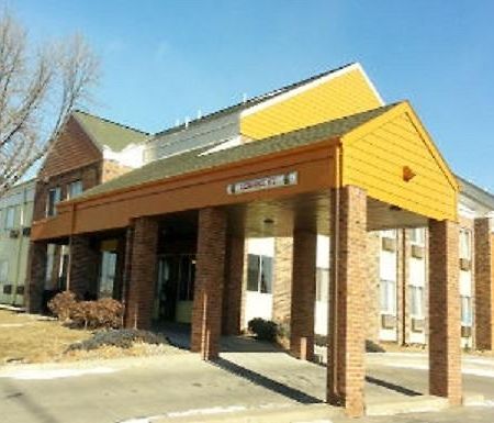 Sunset Inn & Suites Lincoln Bagian luar foto