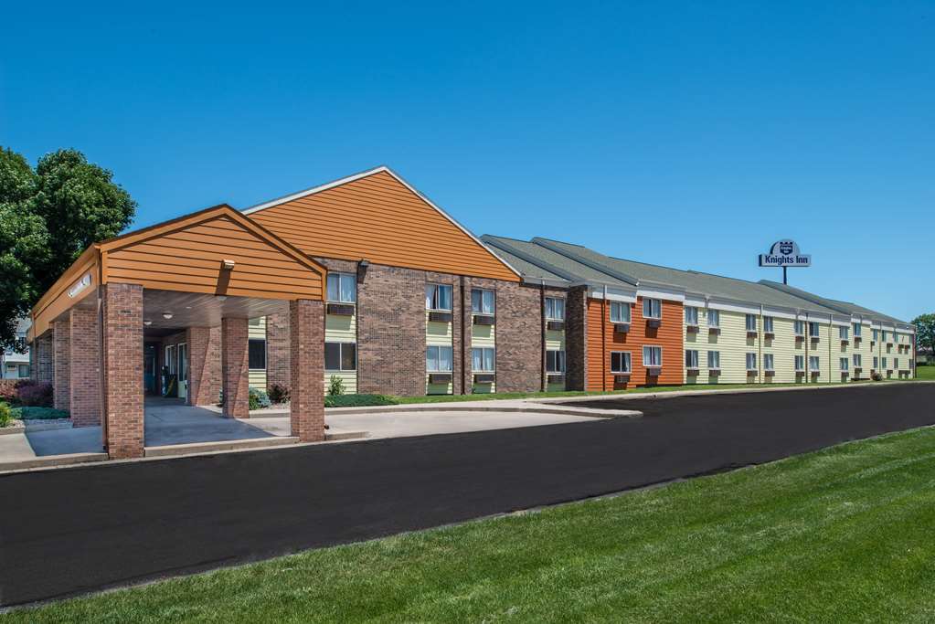 Sunset Inn & Suites Lincoln Bagian luar foto