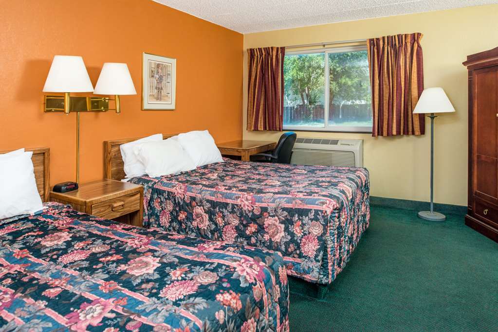 Sunset Inn & Suites Lincoln Ruang foto