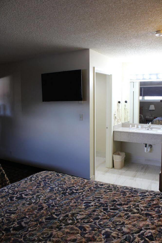 Sunset Inn & Suites Lincoln Bagian luar foto