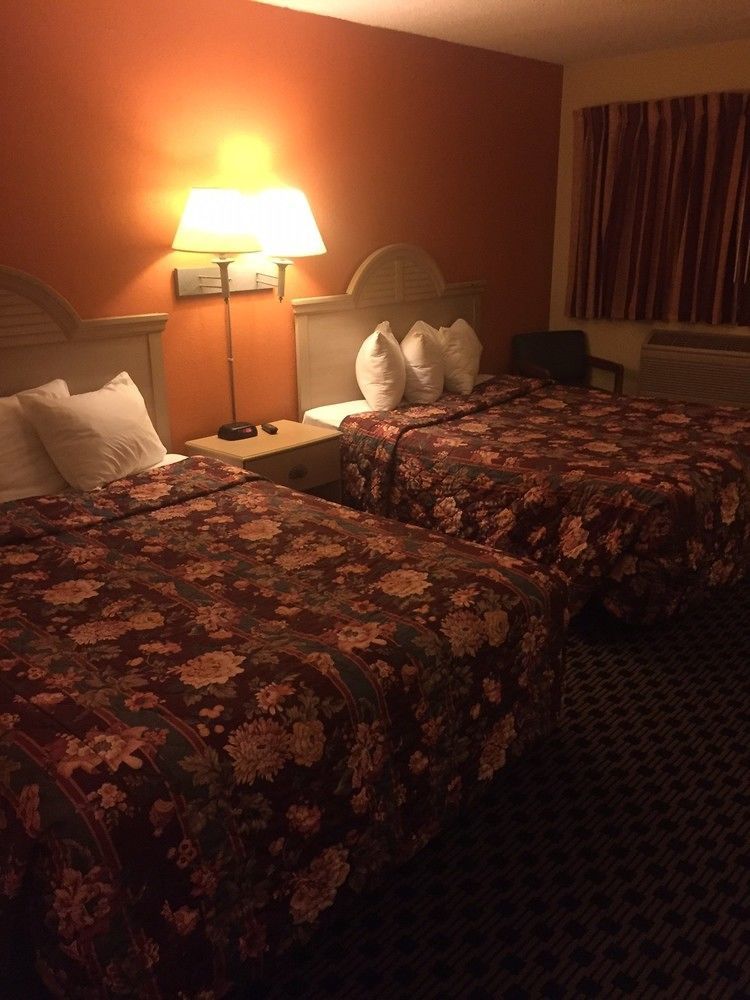 Sunset Inn & Suites Lincoln Bagian luar foto